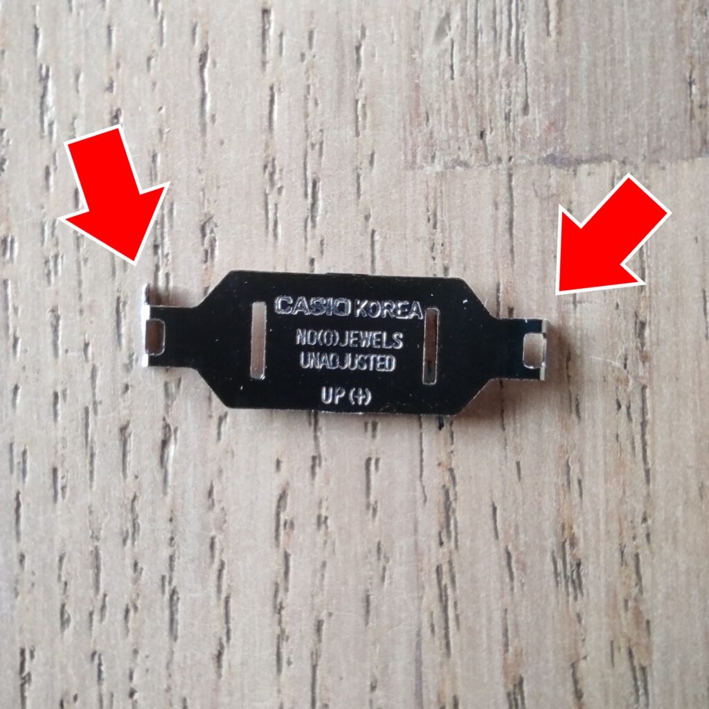 カシオデータバンク（DBC-610）の電池を止めるパーツ